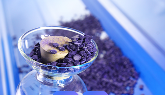 硼?；? /> 
</p>
<h4>
	　　二、化學(xué)性質(zhì)
</h4>
　　?穩(wěn)定性?：化學(xué)性質(zhì)相對(duì)穩(wěn)定，但在一定條件下可能與其他物質(zhì)發(fā)生反應(yīng)。例如，在特定的酸堿環(huán)境或高溫高壓條件下，其化學(xué)結(jié)構(gòu)可能會(huì)發(fā)生變化，從而影響其性能和應(yīng)用效果。<br />
　　?鈷含量?：鈷含量是衡量硼酰化鈷質(zhì)量的重要指標(biāo)之一，一般鈷含量在22.5±0.5%，也有產(chǎn)品鈷含量為15.5±0.5%。較高的鈷含量通常意味著產(chǎn)品具有更好的粘合促進(jìn)效果等性能。<br />
<h4>
	　　三、應(yīng)用特性
</h4>
　　?粘合促進(jìn)?：作為橡膠與鍍銅、鍍鋅鋼絲的粘合促進(jìn)劑，比普通的鈷鹽粘合力強(qiáng)。在橡膠制品生產(chǎn)中，能夠顯著提高橡膠與鋼絲骨架材料之間的粘合強(qiáng)度，增強(qiáng)制品的整體性能和使用壽命。例如，在鋼絲子午線(xiàn)輪胎的生產(chǎn)中，使用硼?；捒梢杂行Х乐馆喬ピ谑褂眠^(guò)程中出現(xiàn)鋼絲與橡膠脫層的現(xiàn)象。<br />
　　?耐性?xún)?yōu)良?：具有良好的耐熱、耐濕、耐蒸汽、耐鹽水和防止金屬腐蝕等性能。在復(fù)雜的使用環(huán)境下，能夠保持穩(wěn)定的性能，確保橡膠制品的質(zhì)量和可靠性。例如，在海洋環(huán)境或高溫高濕的工作條件下，使用硼?；捵鳛檎澈洗龠M(jìn)劑的橡膠制品依然能夠保持良好的粘合性能和物理性能。<br />
　　?抗老化性好?：能夠有效抵抗橡膠在使用過(guò)程中因氧化、光照、熱等因素引起的老化現(xiàn)象，延長(zhǎng)橡膠制品的使用壽命。這使得硼?；捲谝恍?duì)橡膠制品耐久性要求較高的領(lǐng)域得到廣泛應(yīng)用，如汽車(chē)制造、航空航天等。<br /></div>
      <div   id=